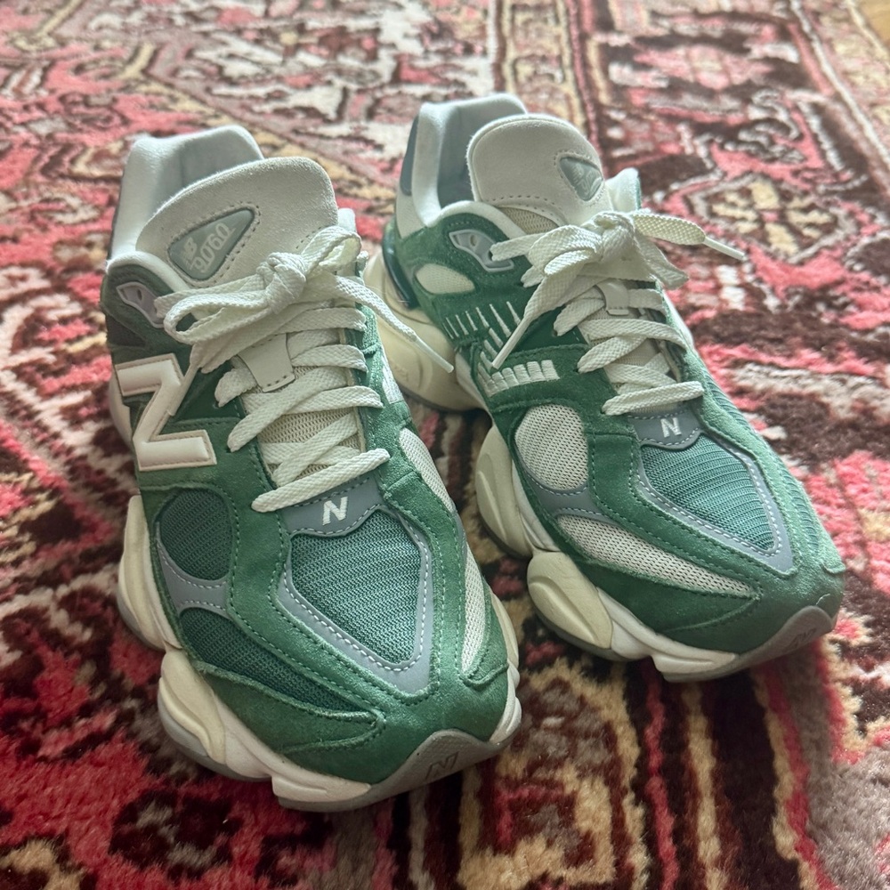 New Balance Unisex 9060 Sneakers (W9/M7.5)